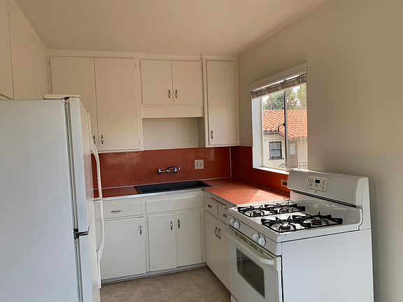 2nd image of 723 W Lewis St