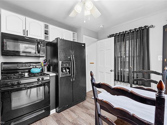 3rd image of 9315 Orchard Ave