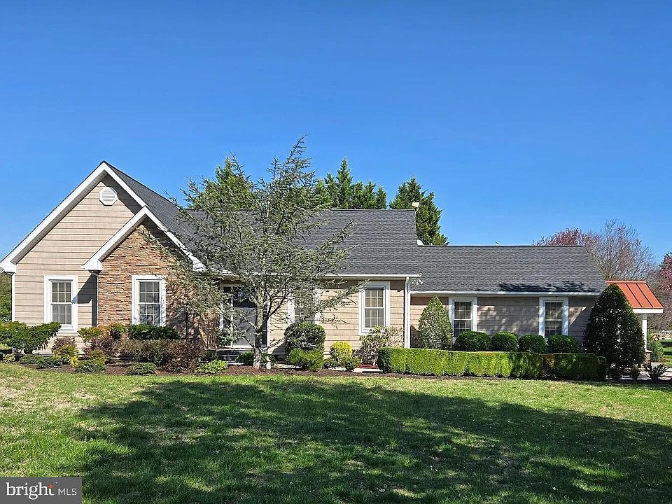 1st image of 204 Hunters Ridge Rd