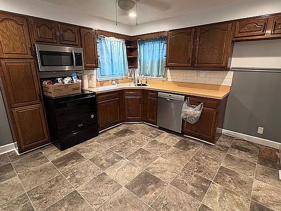 4th image of 7902 Jonquil Dr