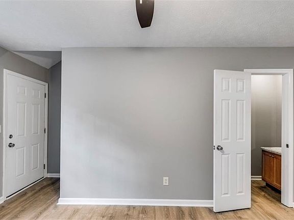 4th image of 209 E Wilson St