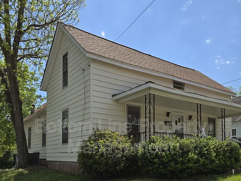 184 Cabarrus Ave E — Photo 3