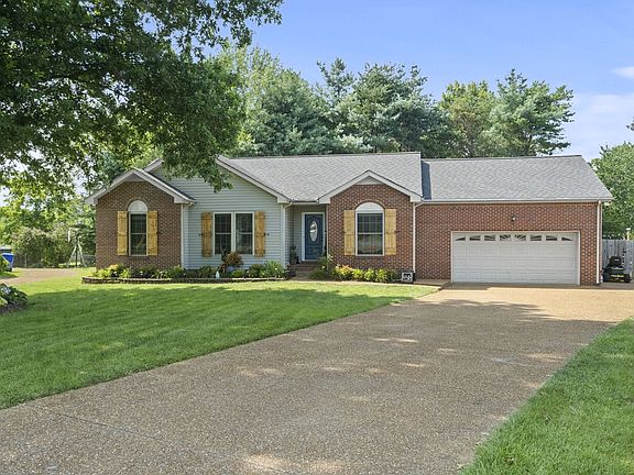 3rd image of 104 Northwoods Ct