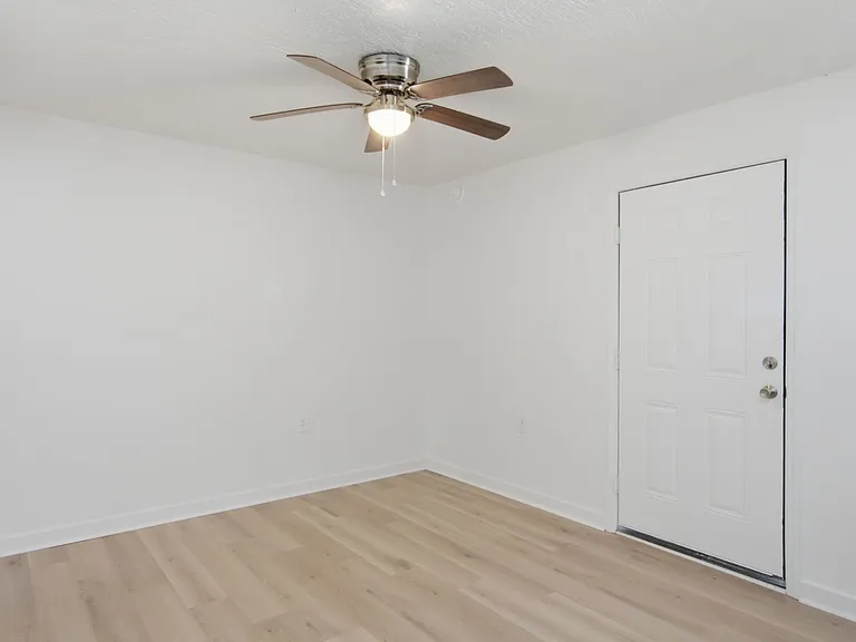 1824 Grayson St — Photo 9