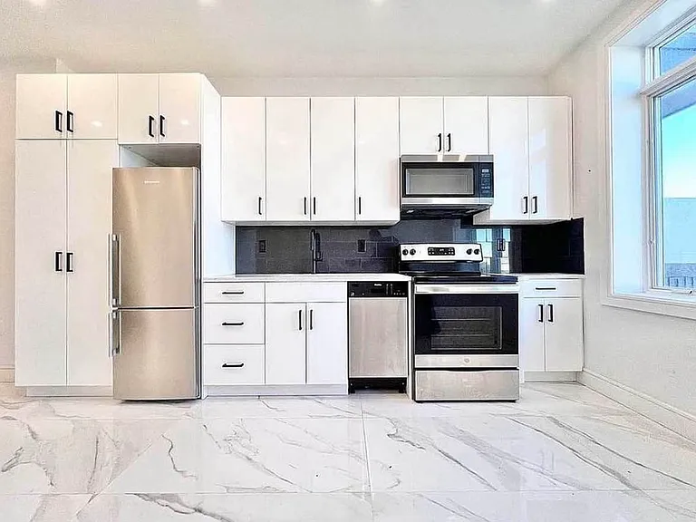 1537 Dean St #3L — Photo 2