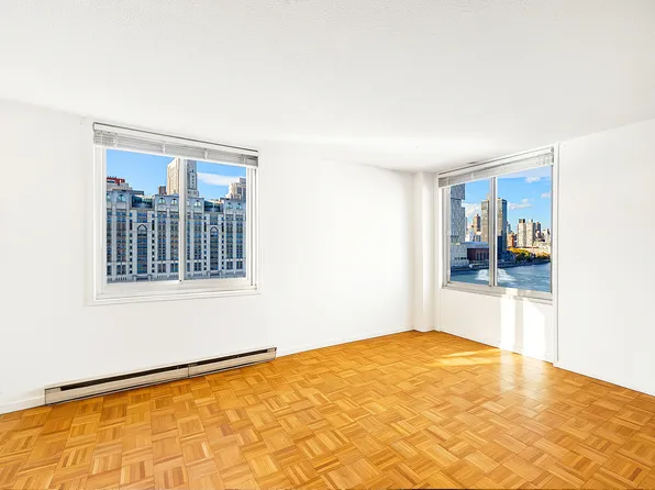 555 Main Street image 8 of 13