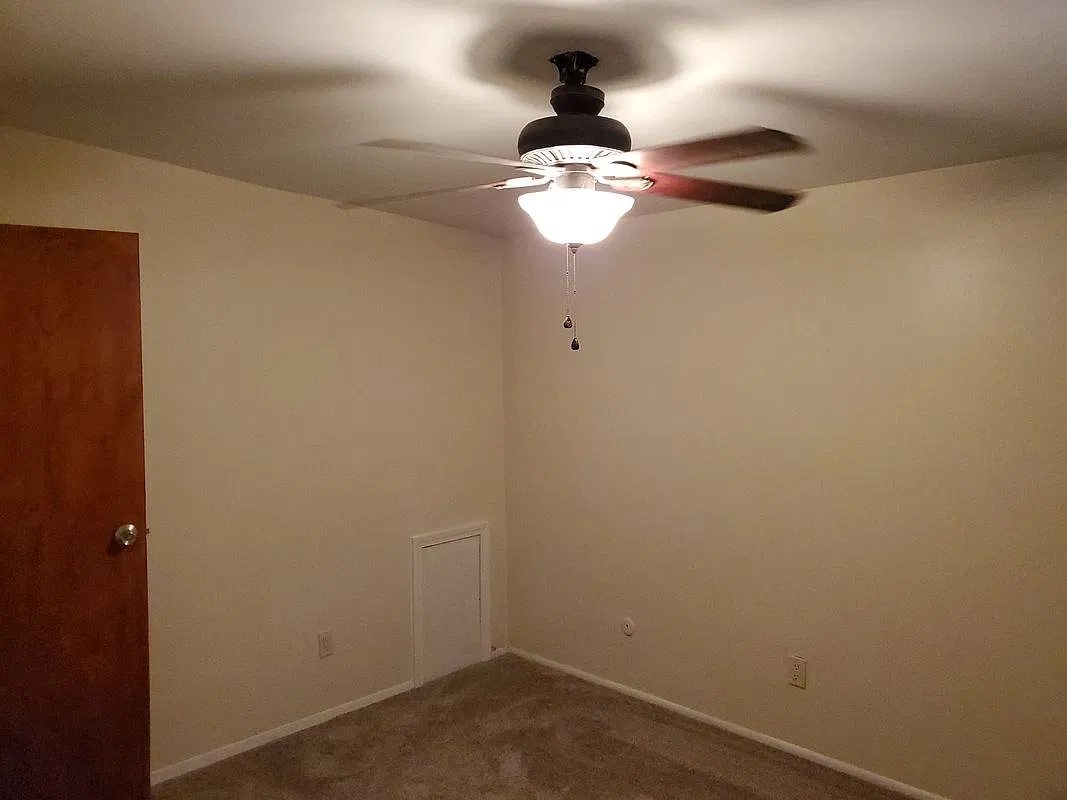 3 bed, 1.5 bath, 1333 sqft, $1,275 — Photo 3