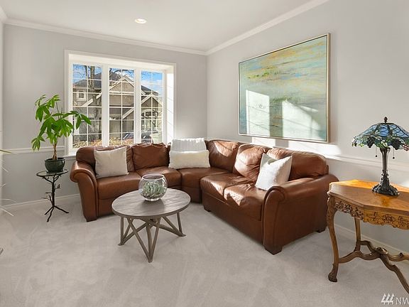 5th image of 2048 32nd Ave NE