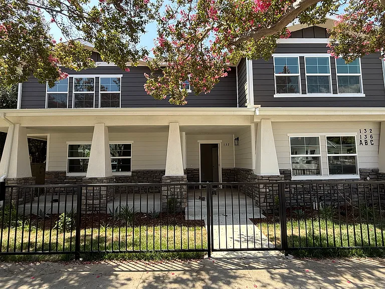 132 W Center St — Photo 1