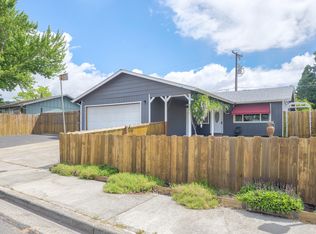 1129 SW Ballinger Dr, Grants Pass, OR 97526