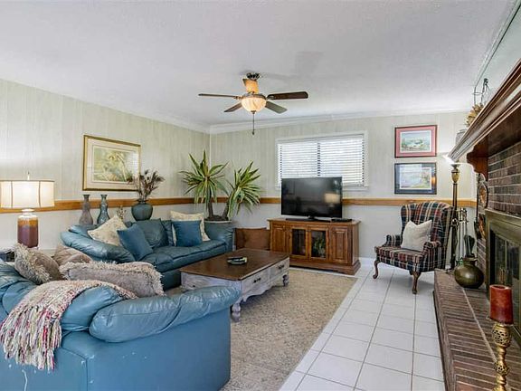 4th image of 6921 Cedar Lake Dr
