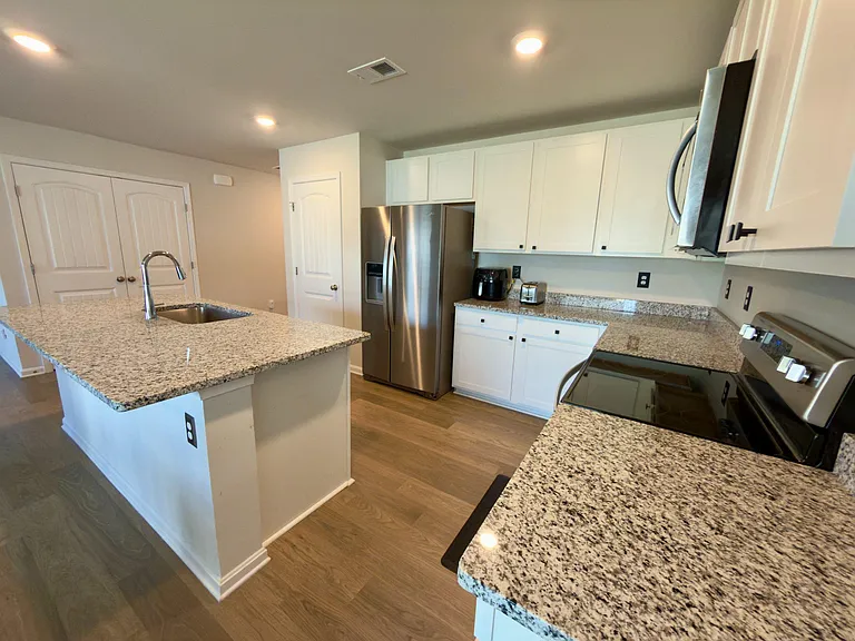 61 New England Dr — Photo 10