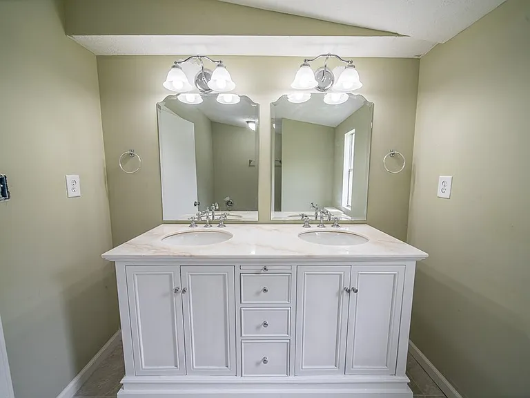 70 Shephard Dr — Photo 15