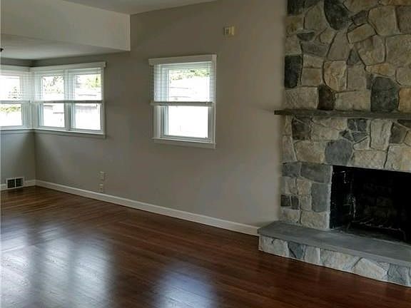 3rd image of 139 Garden Hills Dr