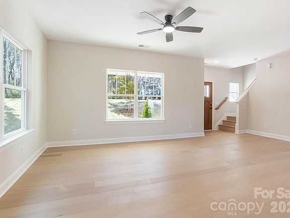 5th image of 644 Deerfield Dr
