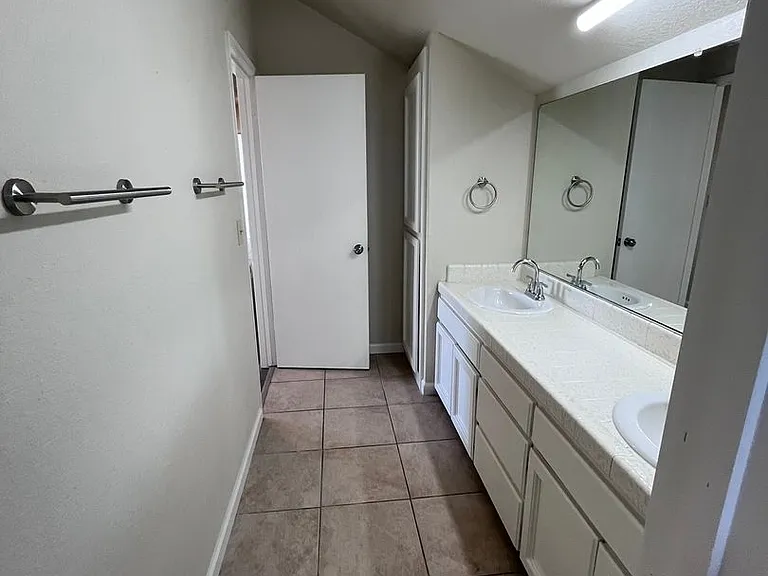 3401 Cassie Ln — Photo 13