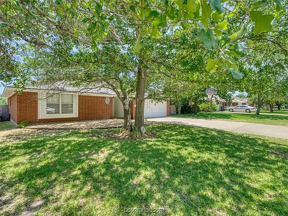3rd image of 1516 Front Royal Dr