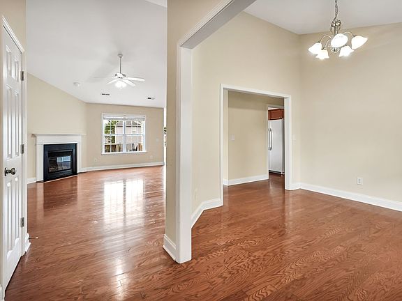 5th image of 213 Whitehill Rd