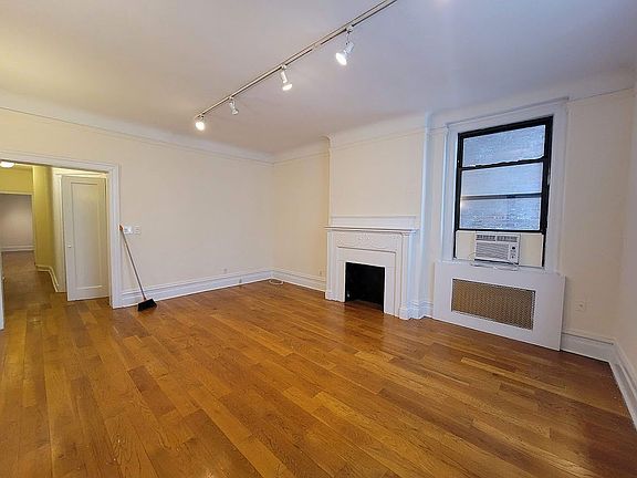 3rd image of 265 W 81st St #8X