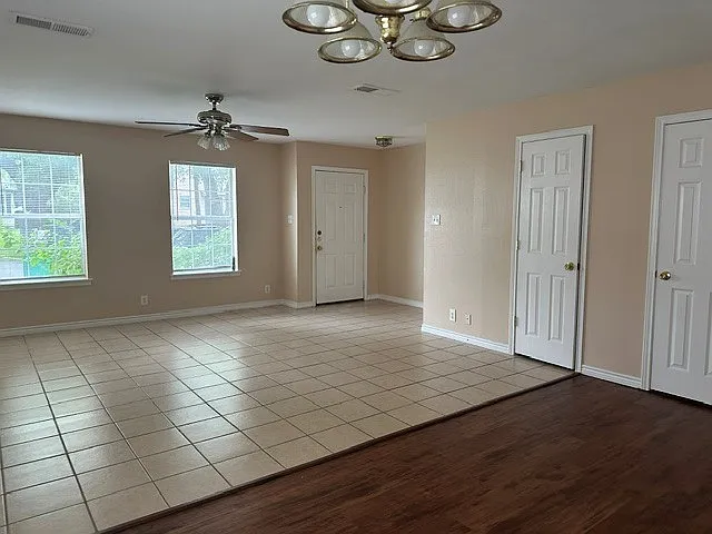 3 bed, 1.5 bath, 1431 sqft, $1,200 — Photo 2
