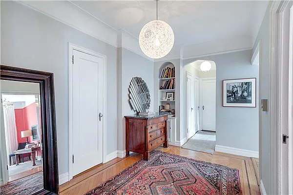 Sold by Century 21 Metropolitan | media 8