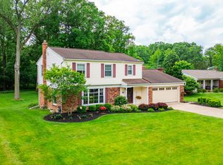 8135 Wood Dr, Grosse Ile, MI 48138