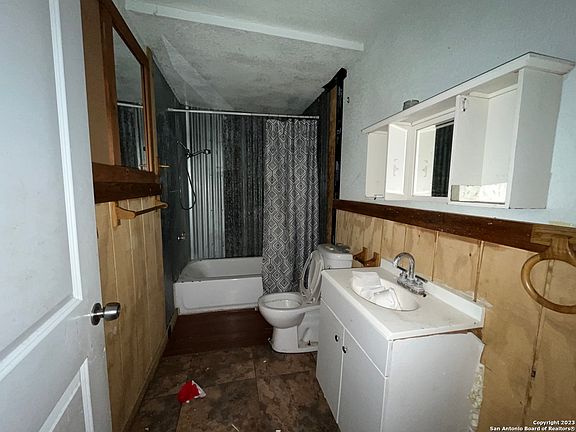 5th image of 134 MESQUITE LN