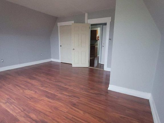 2nd image of 61 N 11th St Floor 3