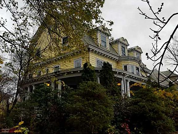 3rd image of 179 Ontario St