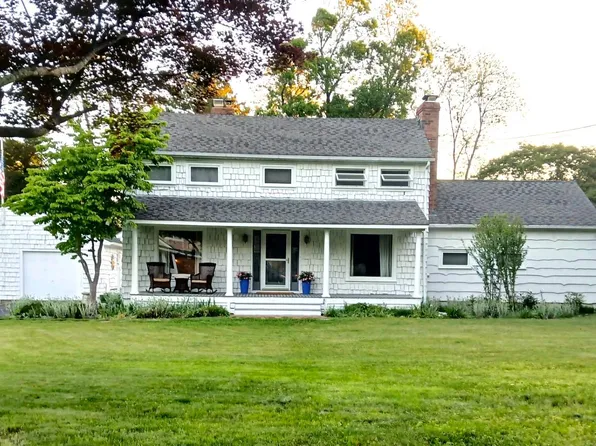 38 Conscience Circle, East Setauket, NY 11733