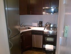 4th image of 450 W 43rd St