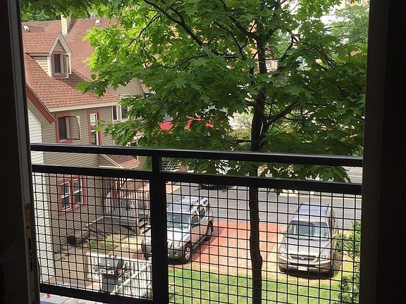 5th image of 425 W Washington Ave APT 312