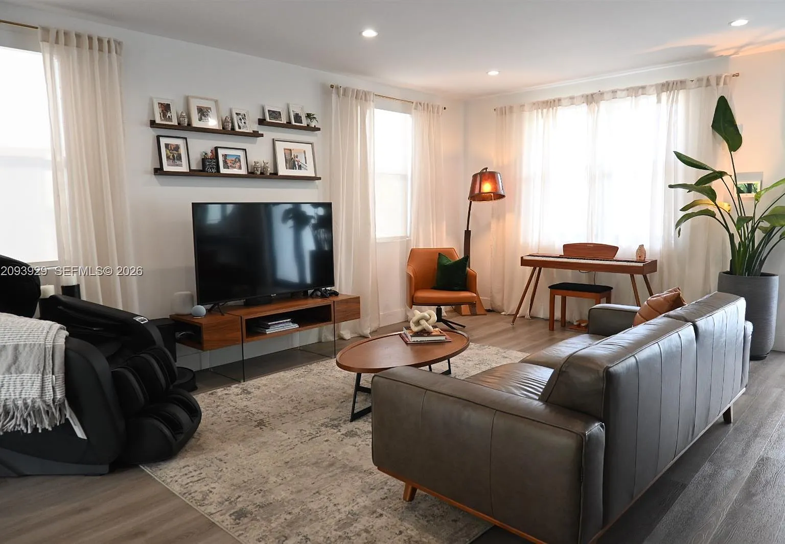New Biscayne Condo — Photo 1