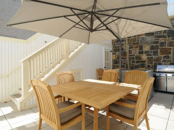 10 Sage St, Sag Harbor, NY 11963