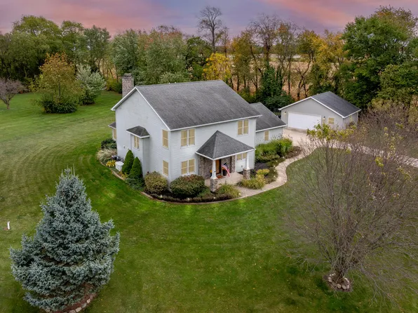 151 Congress Dr, Valparaiso, IN 46383