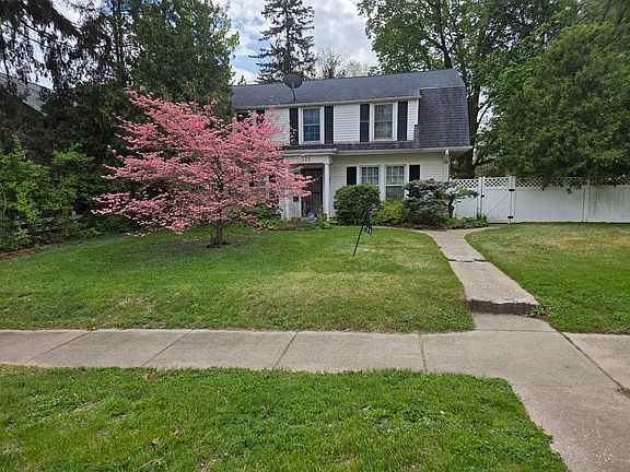 3rd image of 732 John St
