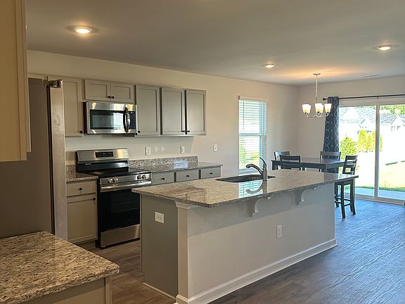 5th image of 5268 Meagan Ln NE