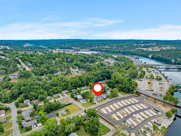 305 Lake Dr — Photo 26