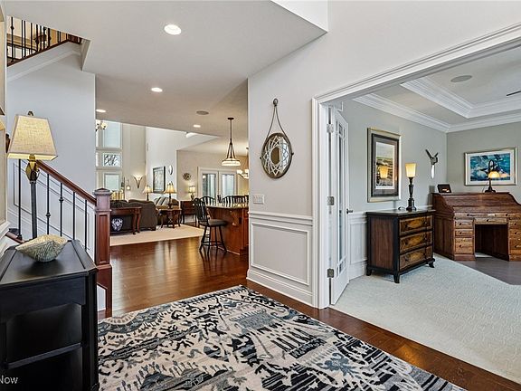 3rd image of 2305 Botanica Ln