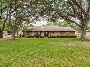 405 Shadowwood Trl, Red Oak, TX 75154