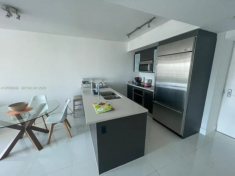 55 SE 6th St #3906W — Photo 6