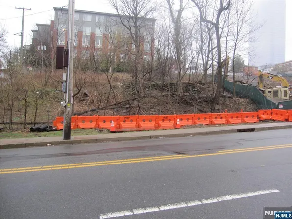 45 Main St, Fort Lee, NJ 07024