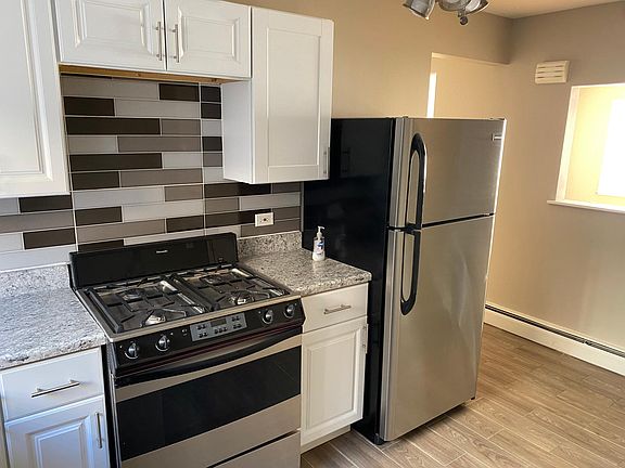 2nd image of 3201 Hawthorne St APT 2E
