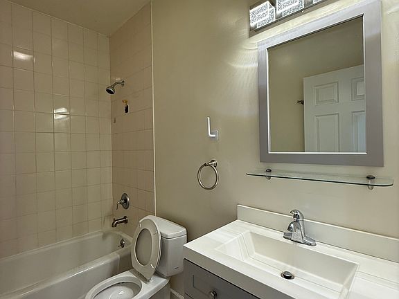 3rd image of 2408 S Wentworth Ave Floor 2