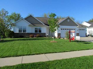 2615 Wolf Creek Trl, Hiawatha, IA 52233