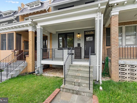 3rd image of 1279 Oates St NE