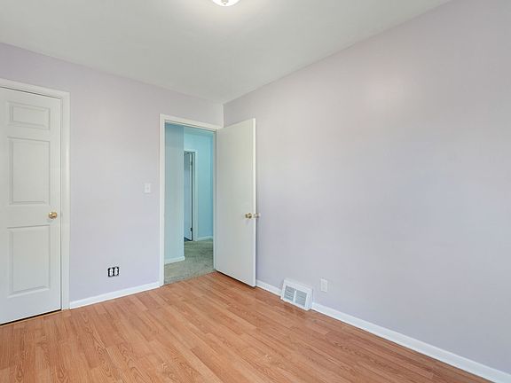 5th image of 3076 Waukegan St
