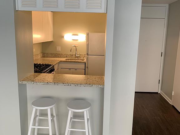 2nd image of 2800 N Lake Shore Dr APT 511