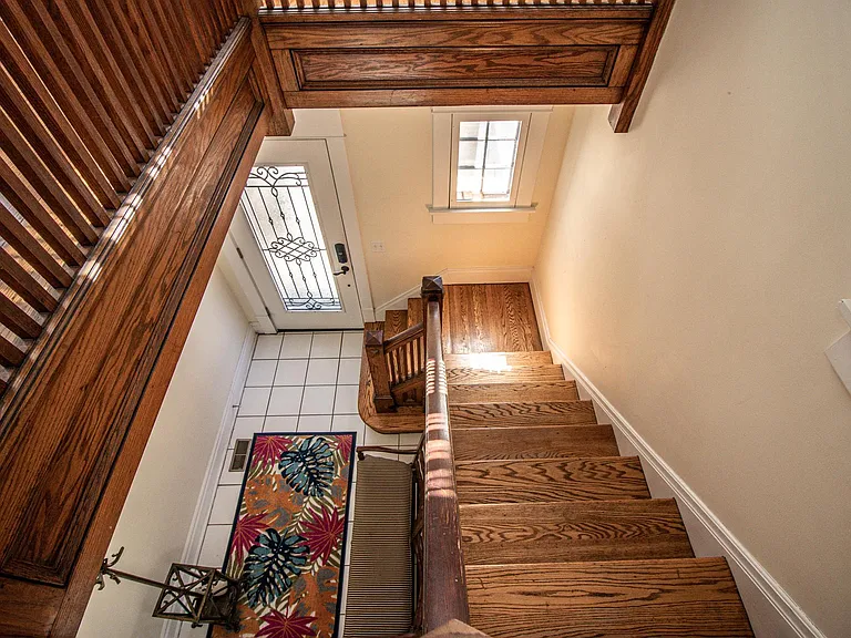 1204 Columbia St — Photo 14