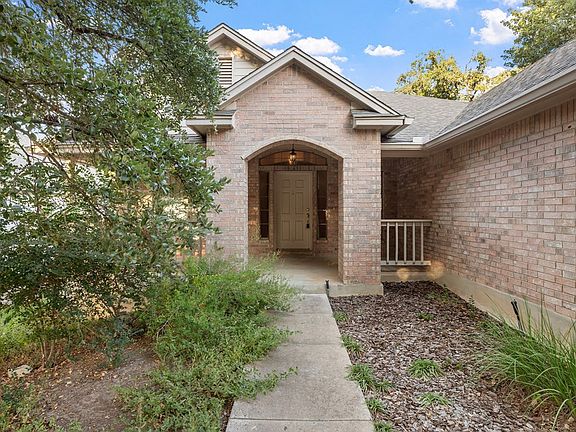 4th image of 204 E Creekview Dr